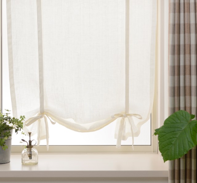 フラットスタイルの小窓用カーテン